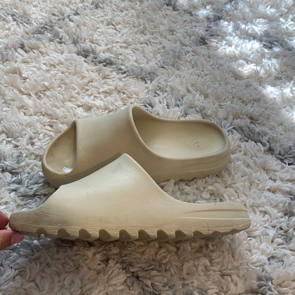 YEEZY SLIDES BONE SIZE 6